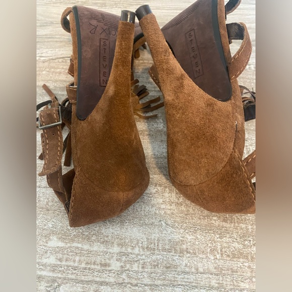 STEVEN by Steve Madden Brown suede fringe heels 8 - Picture 5 of 7